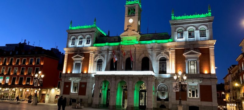 Alrededor de 40 ciudades españolas se iluminaron de verde para apoyar la lucha contra el desperdicio de alimentos